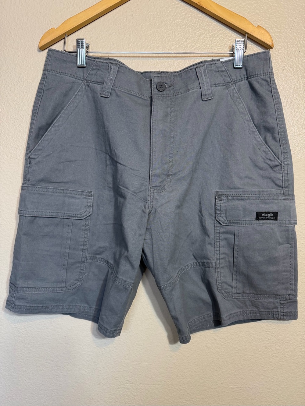 Wrangler Authentics Men's Relaxed Fit Stretch Cargo Shorts – Size 34x10 – Gray